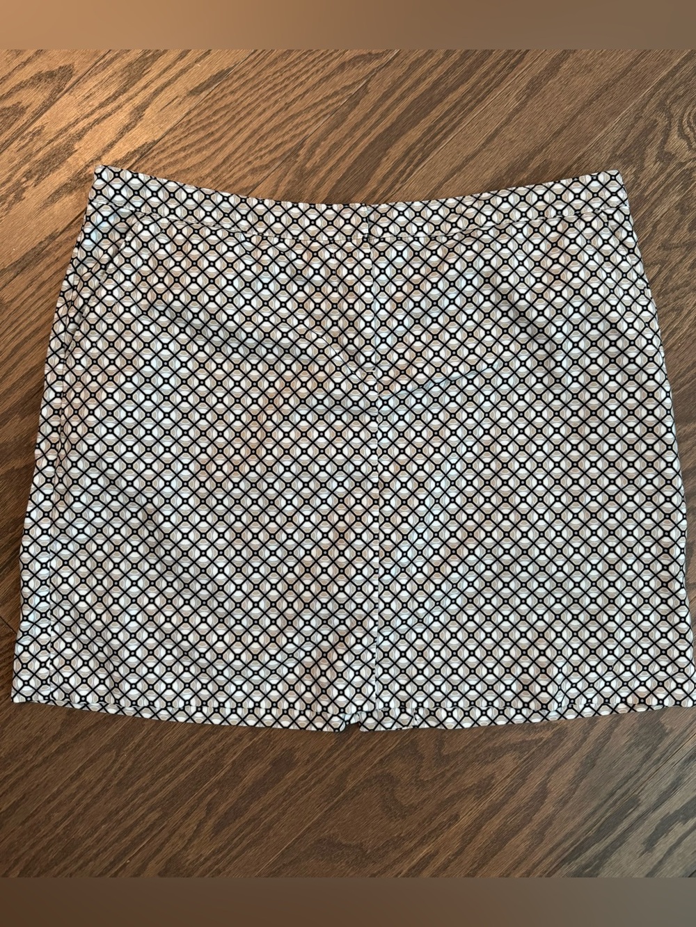 Izod Black, Tan, and White Geometric Skort